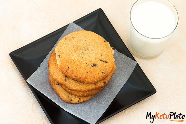 keto chocolate chip cookies