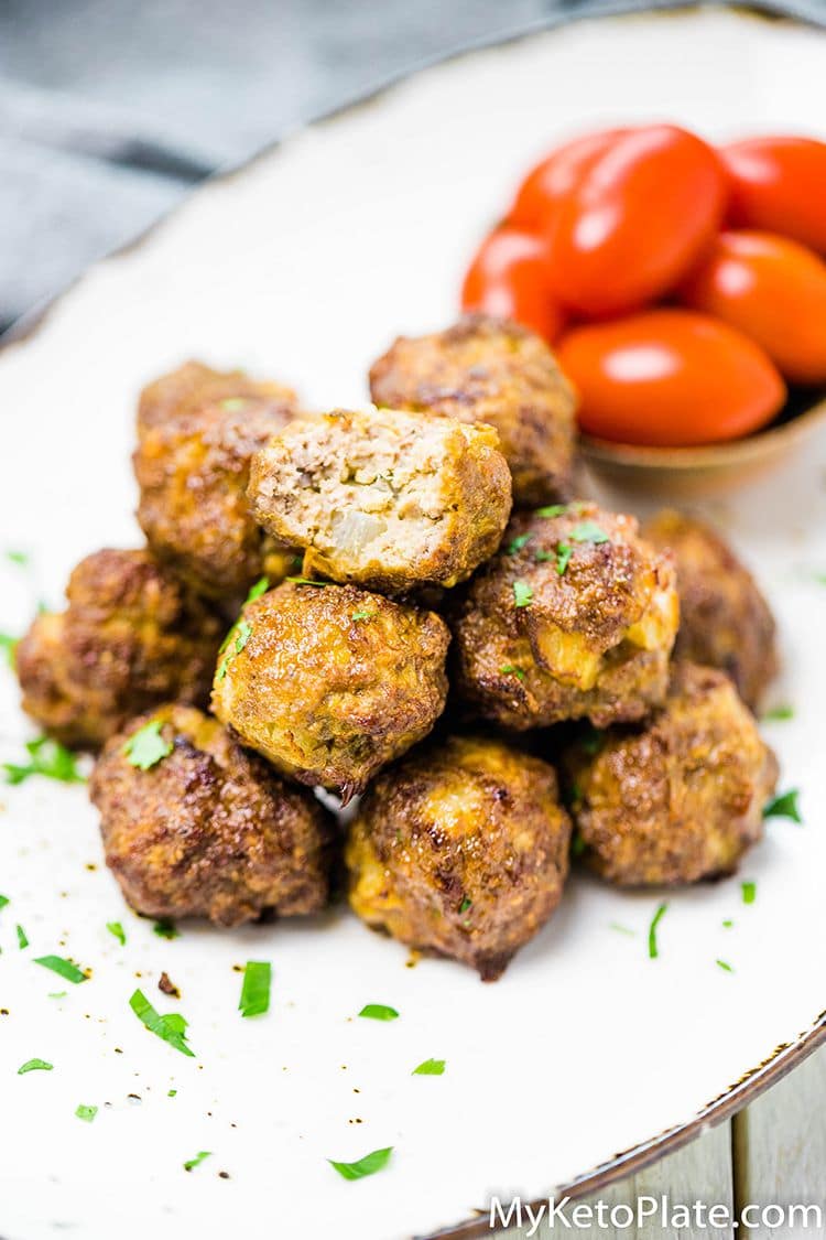 How to make easy keto meatballs with just a few ingredients. #meatballs