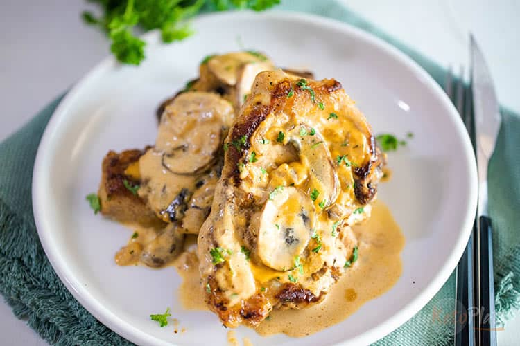 Pork Chops With Creamy Garlic Mushroom Sauce - 30 Minute Recipe ...