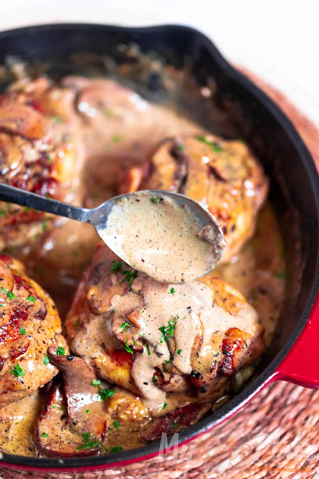 chicken thighs with mushrooms sauce