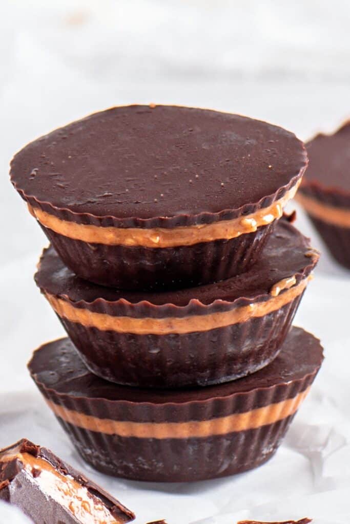 5-ingredient Dark Chocolate Peanut Butter Cups