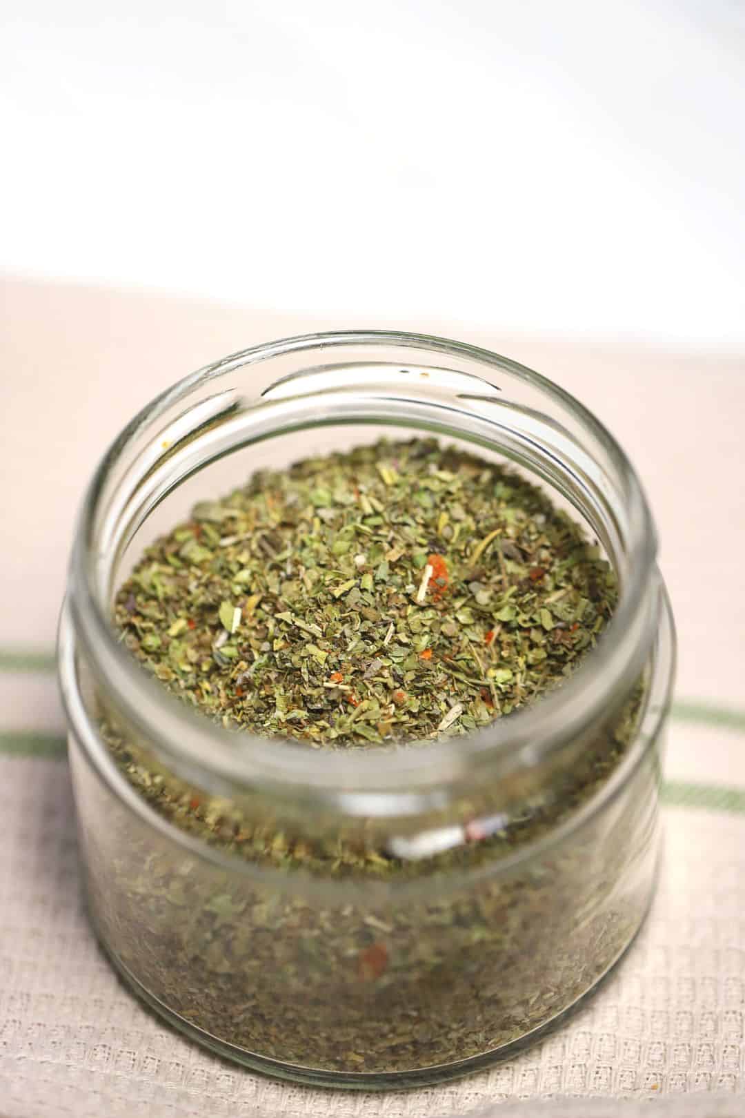 Italian Seasoning Recipe (So Easy, 5 Minutes!) - Wholesome Yum